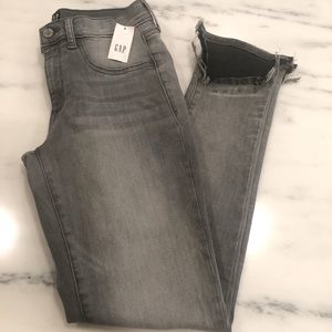 NWT Gap Favorite Jegging size 27- grey
